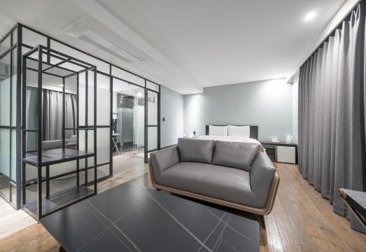 숙소 내부 전경 하단