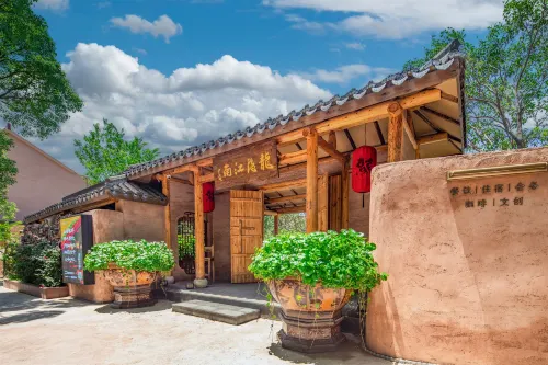 Longyin Jiangnan Hotel