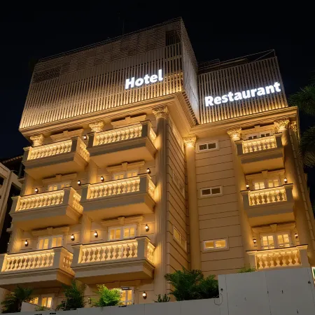 PH Hotel(SECC  Phu My Hung) Отели рядом с достопримечательностью «Район 7»