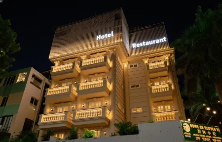 PH Hotel(SECC  Phu My Hung) Отели рядом с достопримечательностью «RMIT Vietnam Academic Building 2»