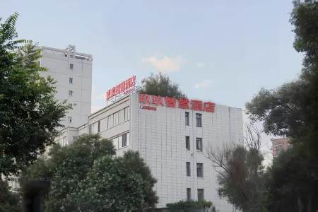 Jiujium Smart Hotel (Heping Bowen Institute of Technology) Отели рядом с достопримечательностью «Lanzhou Resources & Environment Voc-Tech College»