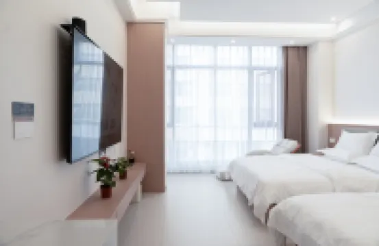 Lichuan Huashijian Homestay (Baicheng Railway Station)