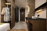 Minghe Dongyue Hotel (Zhengzhou Zhongmu Zhengkai Avenue Lvboyuan Station) - 주차장