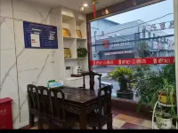 Home Inn Baiyun Hotel (Nanyang Station)