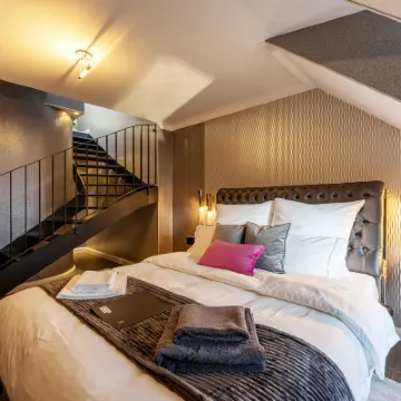 La Belle 10 Hotels near Great St. Martin Church