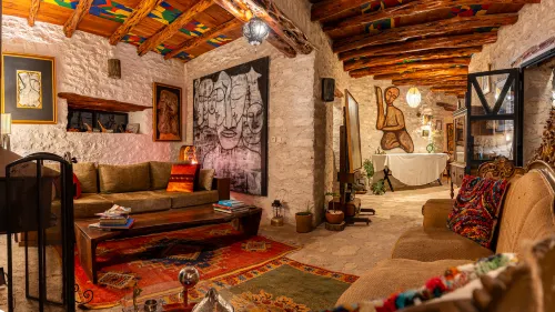 Atlantis 12, Maison d'hôtes et d'art