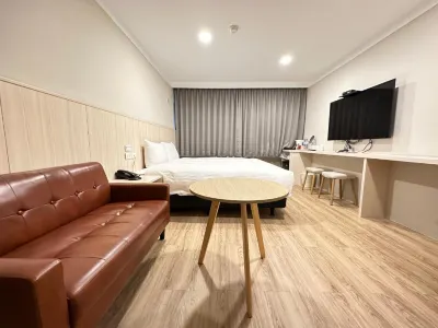 Yoshi Hotel - Tainan Station Branch ニューナレッジセンター周辺のホテル
