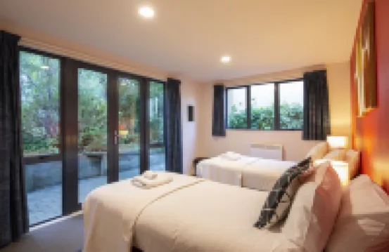 Central Home | Lake Views | 3 Bedrooms | WIFI