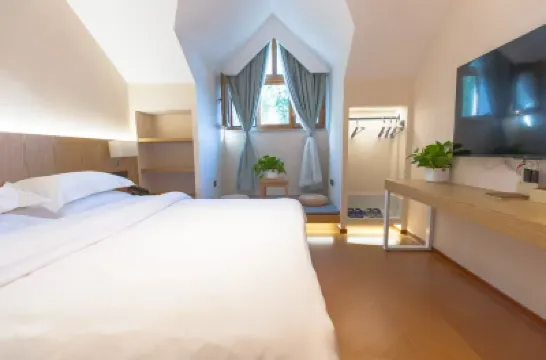 Golden Lotus Hotel Hotels near Xinjiang Kanas National Geopark