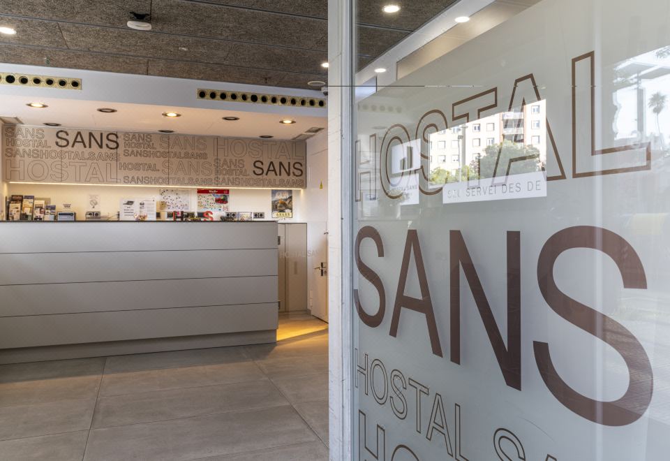 2. 호스탈 산스..