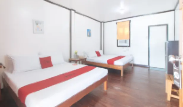 RedDoorz @ Tandikan Beach Cottages