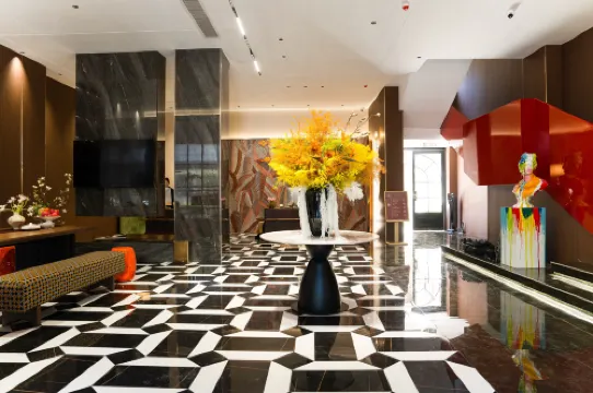 Ju Hotel (Dali Binchuan Golden City Impression Branch)