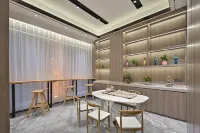 Happy Aile Hotel (Hezhou Lingfeng Square)