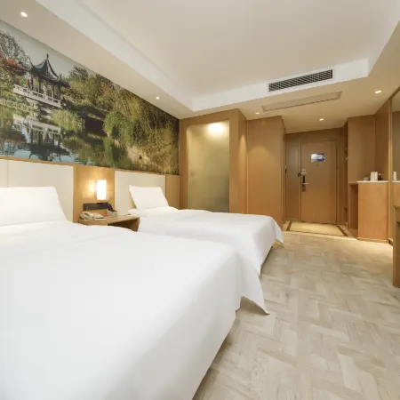 Yayue Hotel (Zhenjiang Railway Station North Square Xijin Ferry Store)