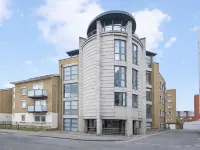 Roomspace Serviced Apartments - Cascades Court Hotels in Wimbledon
