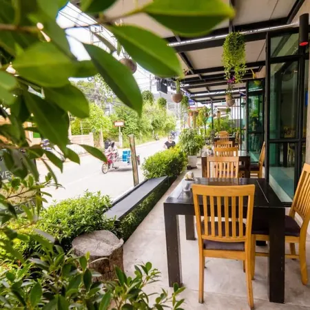 Surf & Sand Resort Отели рядом с достопримечательностью «Као-Такиаб»