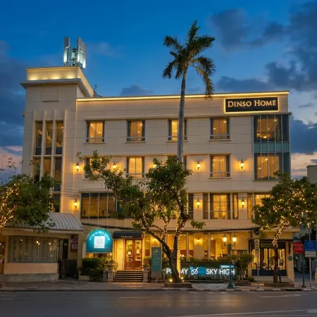 Collection O Dinso Home Boutique Отели рядом с достопримечательностью «Школа Сатривитайя»