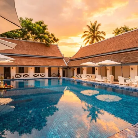 Jing Land Palace Hotel (Phousi Mountain Sunset Viewpoint &Downtown Mekong Riverside Hotel) Отели рядом с Аэропорт Луангпхабанг