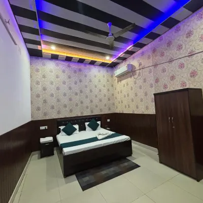 Darshan Kashi Hotels near Ramnagar Fort