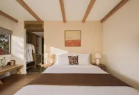 Signature The Valley Retreat, a brand of Modern Village Lifestyle