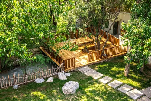 Banshanjian Xiyuan | Mid·Mountain Stream Manor Homestay (Guozigou Pasture) - ที่มีที่จอดรถ