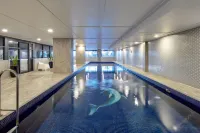 Meriton Suites North Sydney - piscina