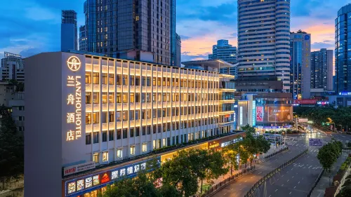 LANZHOU·蘭舟飯店（貴陽甲秀樓噴水池地鐵站店） - 停車場