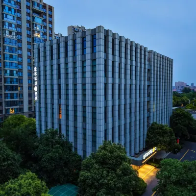 Tuke Global Hotel (Jiaozuo Headquarters New City Henan Polytechnic University South Campus) Hotels near Taihang Bonsai Garden