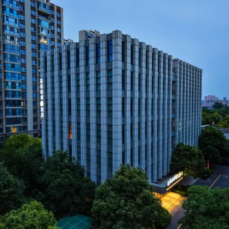 Tuke Global Hotel (Jiaozuo Headquarters New City Henan Polytechnic University South Campus)