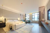 Bayinbulak ERBIN · Eerbin Hotel (Duku Highway) - parking