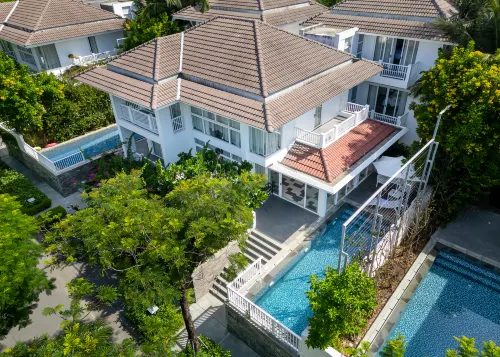 DiStay Beachfront Villa - Free Airport Pickup - Villas
