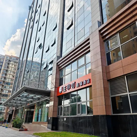 Zhuxiaoding Hotel (Beijing Normal University Jimenqiao Subway Station)