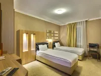 hotel antroyal Các khách sạn gần Tháp Đồng hồ