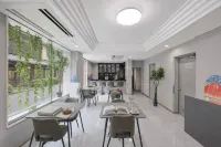 Exclusive Apartment on Zborovska - parkir