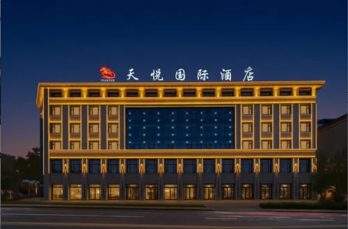 Tianyue International Hotel (Zhaosu People's Government Tianma Food Street Branch) - con vista montagne