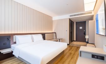 HanTing Hotel (Zhoukou Wuyi Square)