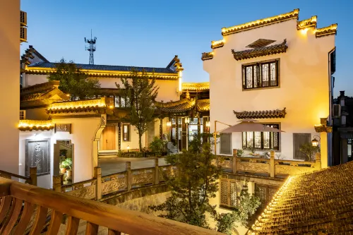 Floral Lux Hotel · Shexian Ji Rong Shan Guan Culture Theme Hotel Hotels in She County