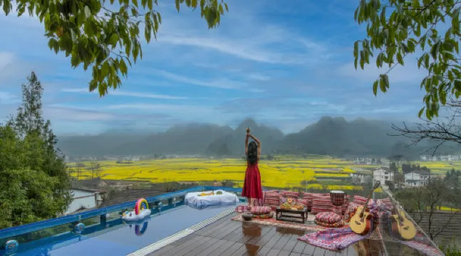 Xingyi Wanfenglin Yuejingwan Hotel