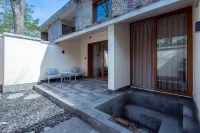 Waterfall Village Resort - Balkoner
