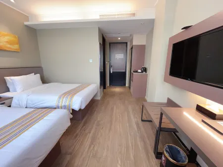 Homeinn Plus Hotel (Shanghai Dishui Lake Port City New World)