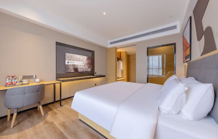 Chonpines Hotel· Yunfu Xinxing Juncheng Square Store