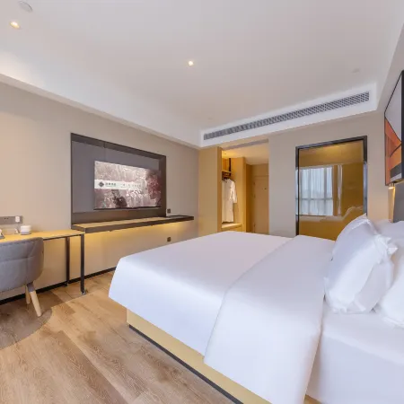 Chonpines Hotel· Yunfu Xinxing Juncheng Square Store