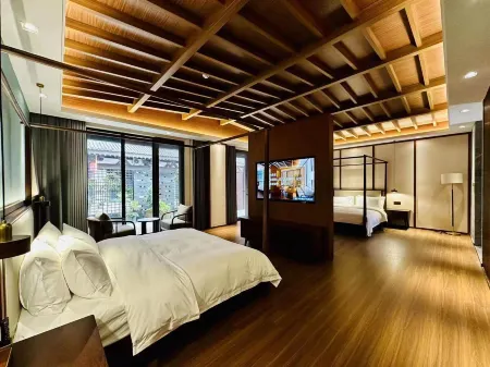 Octagon Featured High-end Hotel