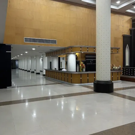 Grand Phranakhon Hotel Отели рядом с достопримечательностью «Ват Куди Дао»