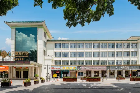 White Swan Guest House (Zhaoqing Hubin) Отели в г. Чжаоцин