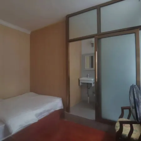 Yiyuan Hotel