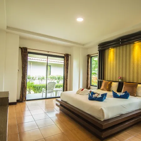 Lanta Nice Beach Resort Отели рядом с достопримечательностью «Khao Mai Khew Cave»