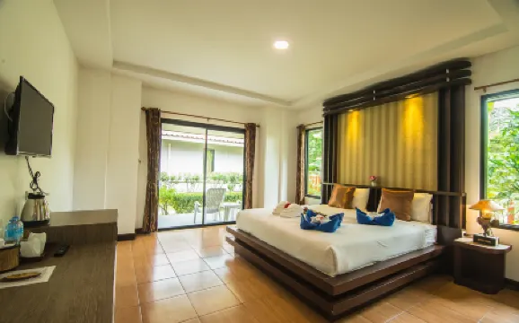 Lanta Nice Beach Resort