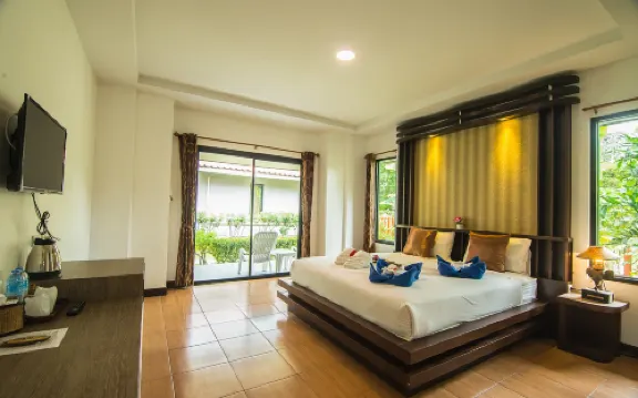 Lanta Nice Beach Resort