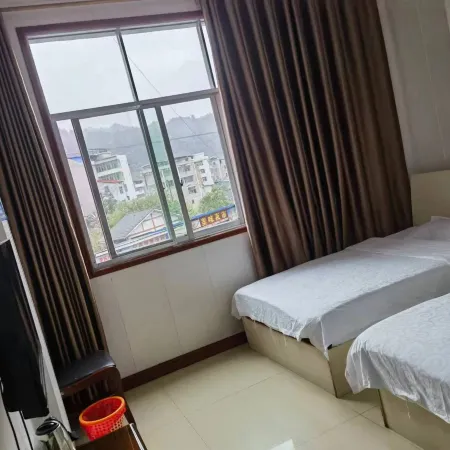 Longcheng Hotel (Yuping Longfeng Avenue) Отели в г. Юйпин-Дунский автономный уезд